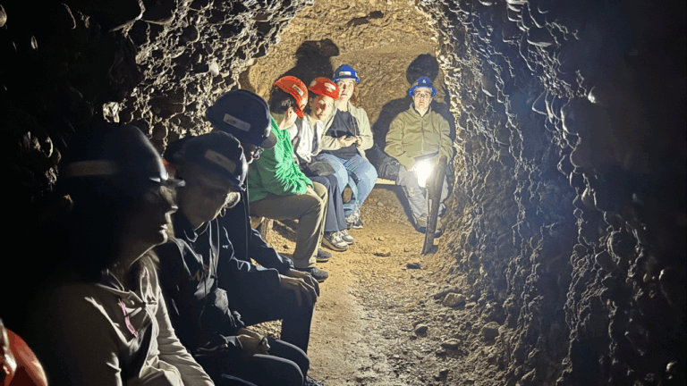 Ravne tunnels met Desiree van Toor